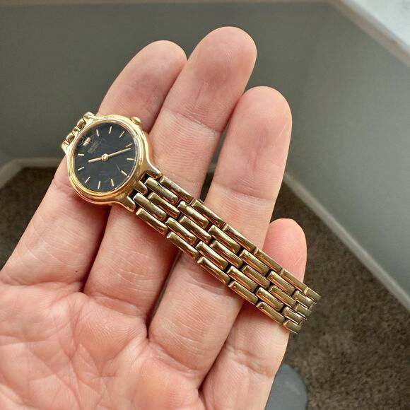 Vintage Ladies Seiko 1N00-0A99 BLACK Dial 22mm Gold Tone Dainty Stainless Watch - Picture 8 of 9
